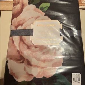 Emily & Meritt Bed of Roses King Duvet